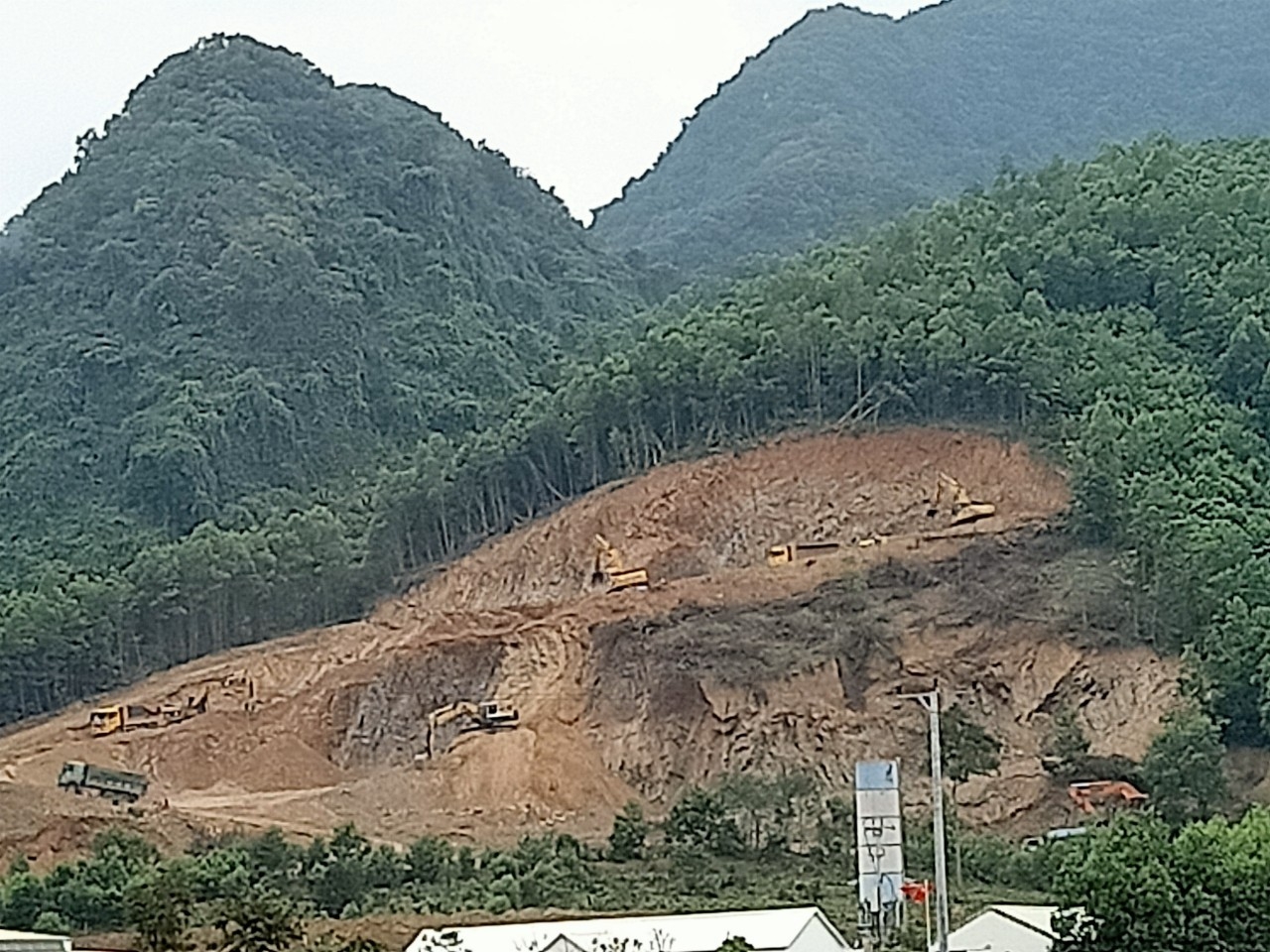 Nghệ An: Dự án NM may Minh Anh 300 tỷ chưa hoàn thiện thủ tục đã ồ ạt thi công