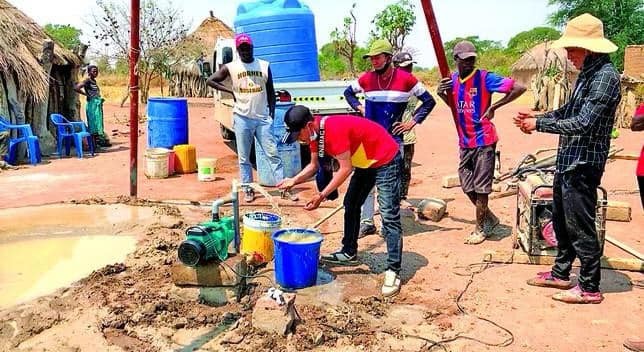 Chàng trai Việt và tấm lòng thơm thảo dành cho người dân nghèo Angola