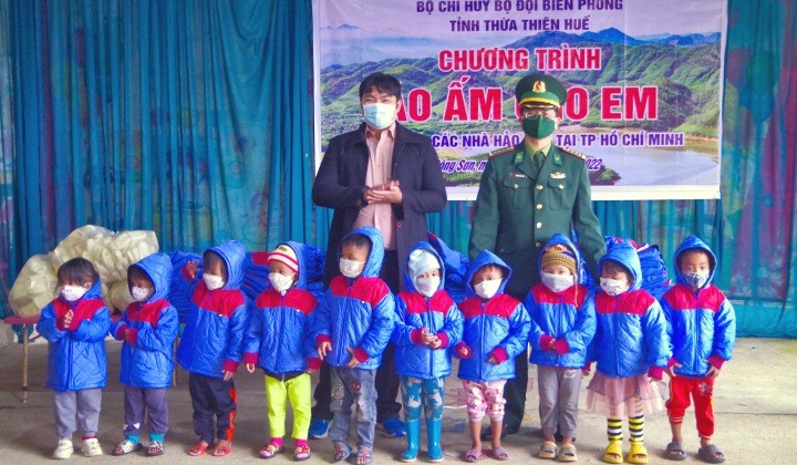 1.050 suất quà đến với học sinh vùng biên giới tỉnh Thừa Thiên Huế