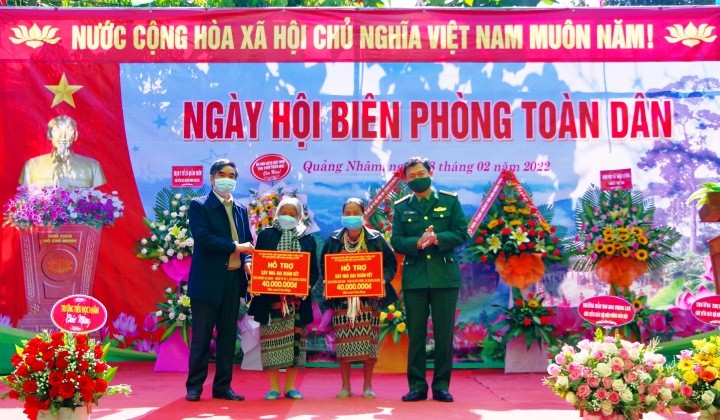 Xây nhà Đại đoàn kết cho hộ dân khó khăn vùng biên giới huyện A Lưới