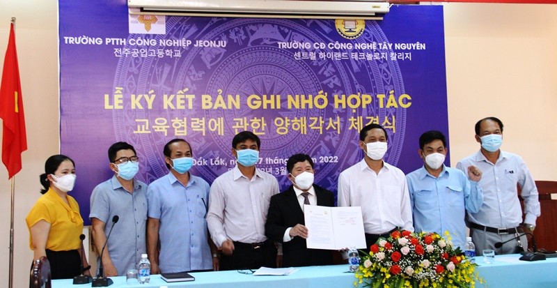 Đắk Lắk (Việt Nam) và Jeollabuk-do (Hàn Quốc) thắt chặt quan hệ thông qua giáo dục