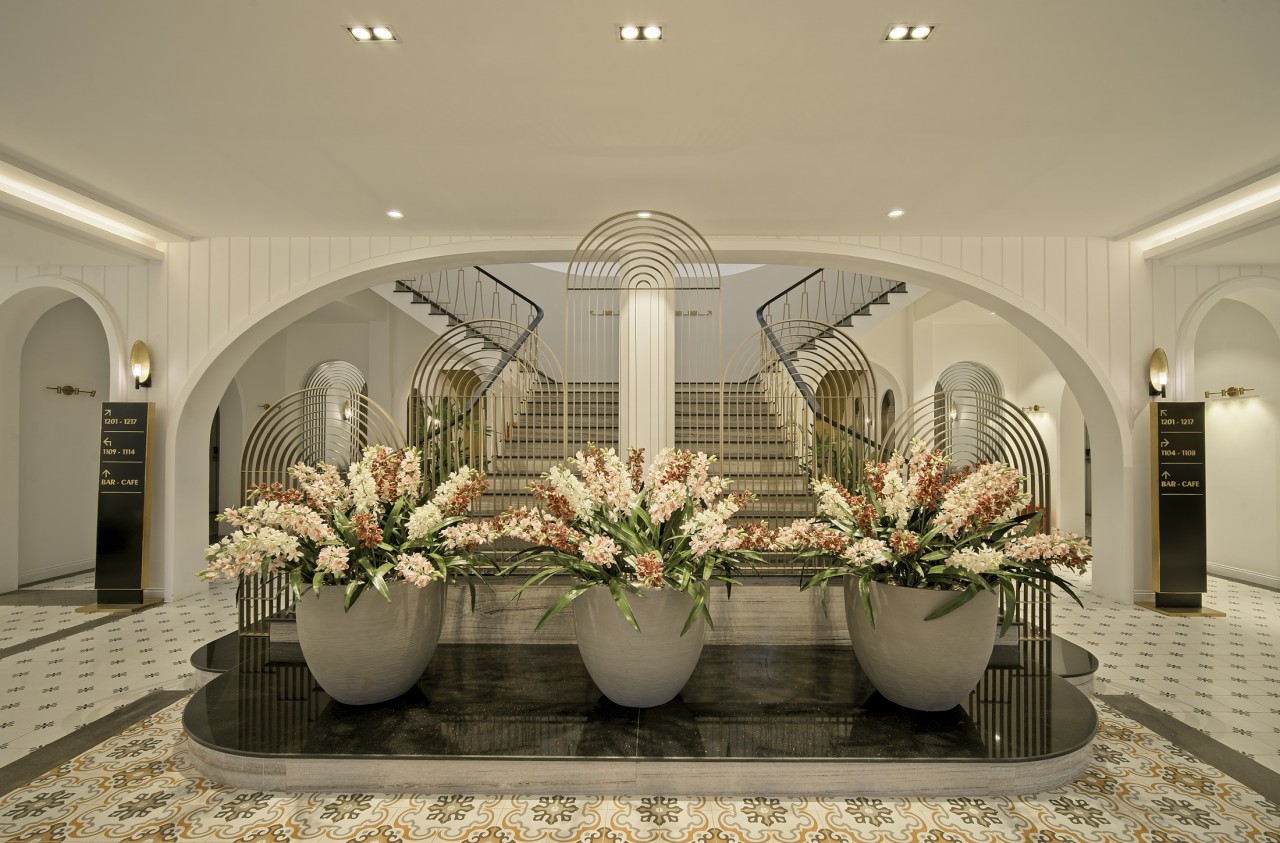 Golden Boutique – Nụ hôn kiểu Pháp trên môi nàng Á Đông