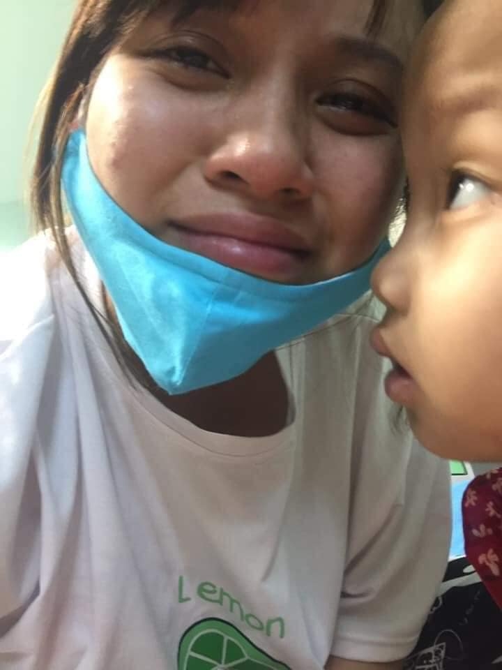 buc tam thu dam nuoc mat cua nguoi me co con gai bi ung thu mau