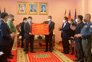 tinh kon tum tham chuc tet co truyen chol chnam thmay tai tinh stung treng campuchia