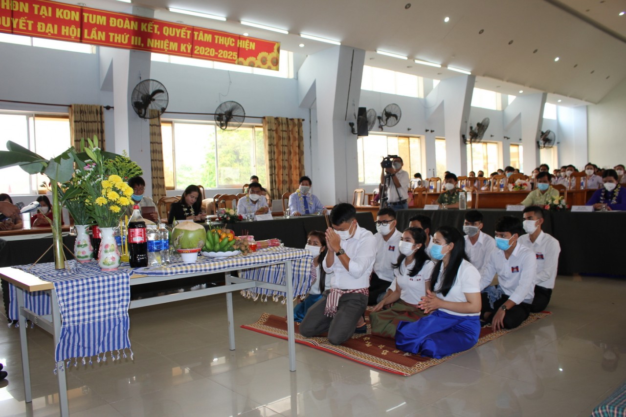 Kon Tum tổ chức gặp mặt 180 lưu học sinh Lào và Campuchia nhân dịp Tết Cổ truyền