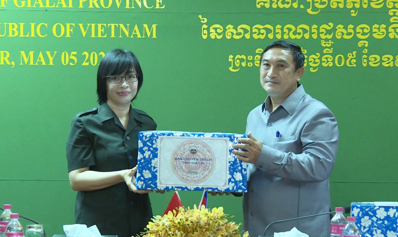 Hai tỉnh Gia Lai và Preah Vihear (Campuchia) tổ chức lễ tiễn, bàn giao 6 hài cốt liệt sĩ về nước