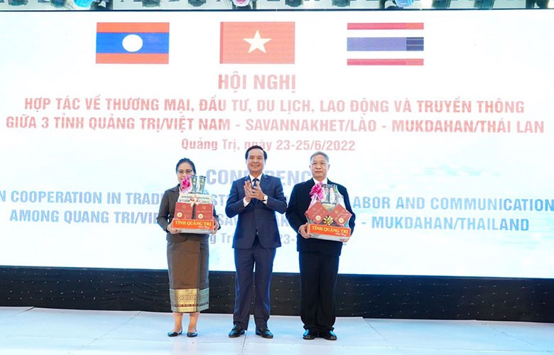 Thắm tình hữu nghị giữa 3 tỉnh Quảng Trị – Savannakhet (Lào) – Mukdahan (Thái Lan)