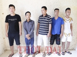Bắt 6 đối tượng đánh bạc dưới hầm ngầm quán cà phê
