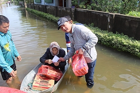 Sau cơn mưa lũ, tình người lan tỏa khắp muôn nơi