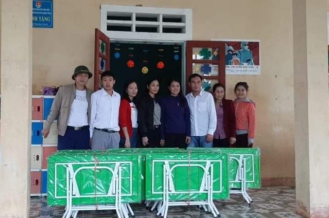 Ấm lòng với 630 suất quà đến với học sinh nghèo vùng rốn lũ