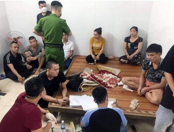 Đột kích 2 xới gà, bắt giữ 23 đối tượng ở huyện Đô Lương