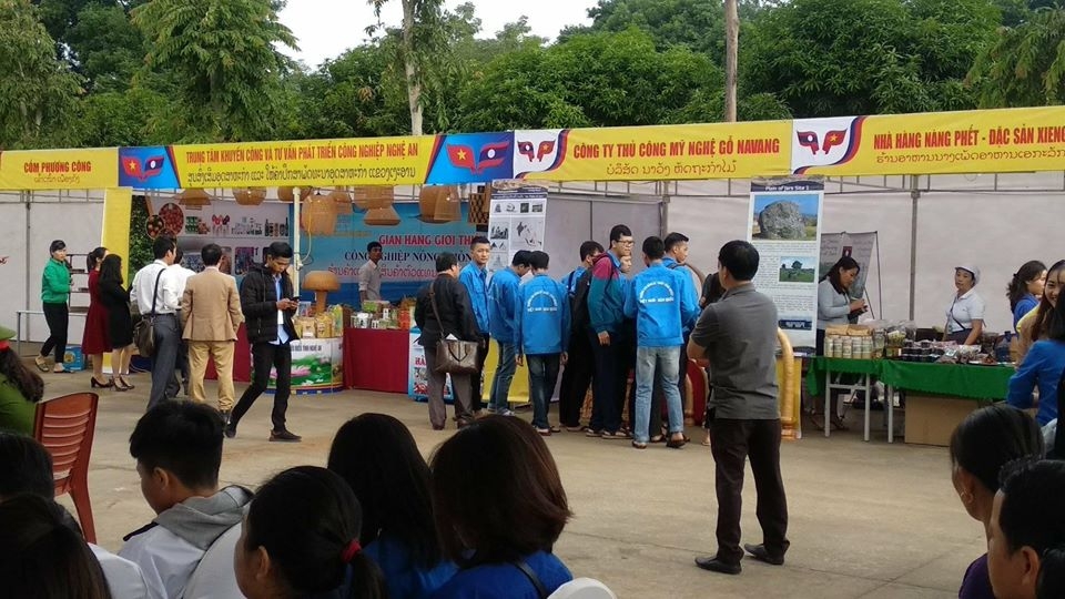 tung bung ngay hoi tham tinh huu nghi dac biet viet nam lao tai nghe an