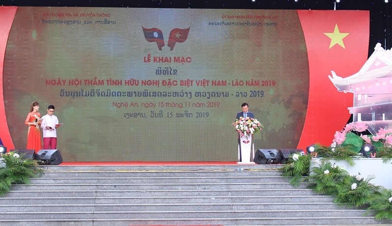 tung bung ngay hoi tham tinh huu nghi dac biet viet nam lao tai nghe an
