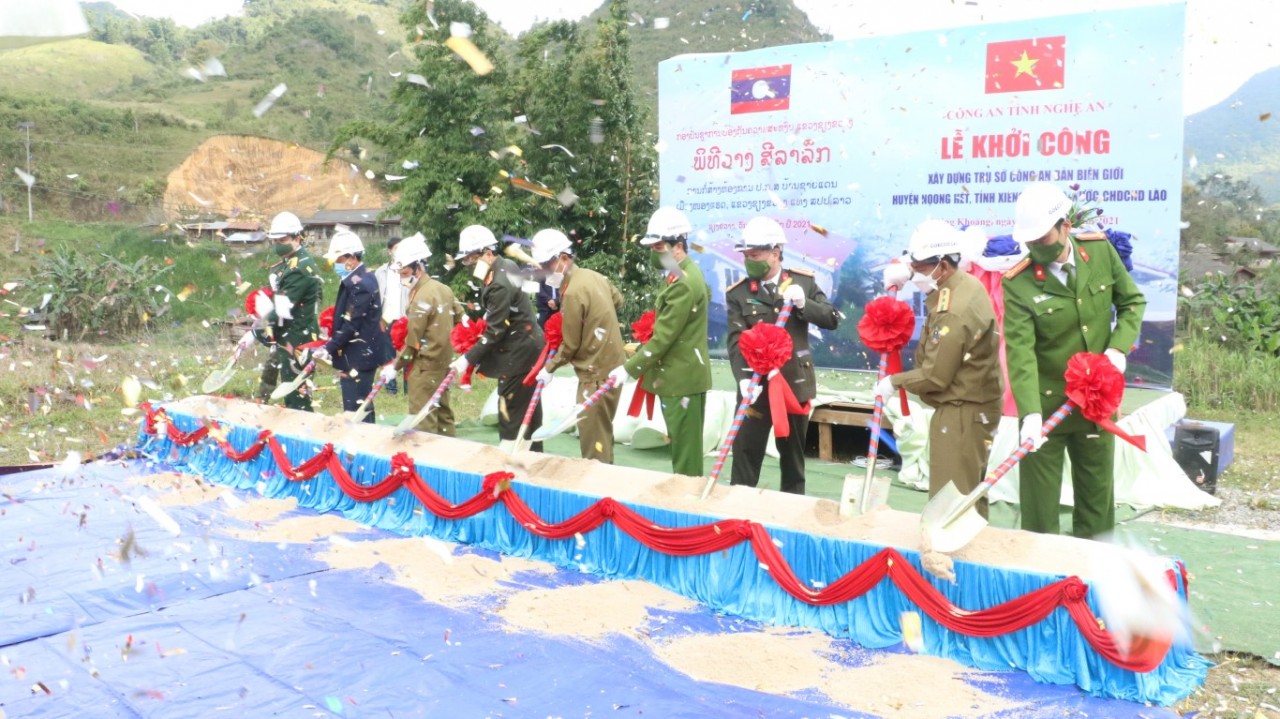 Triển khai xây dựng trụ sở Công an cho 7 bản thuộc tỉnh Xiêng Khoảng (CHDCND Lào)