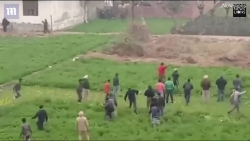 video xe tai tuot doc khong phanh suyt roi xuong vuc o ha giang