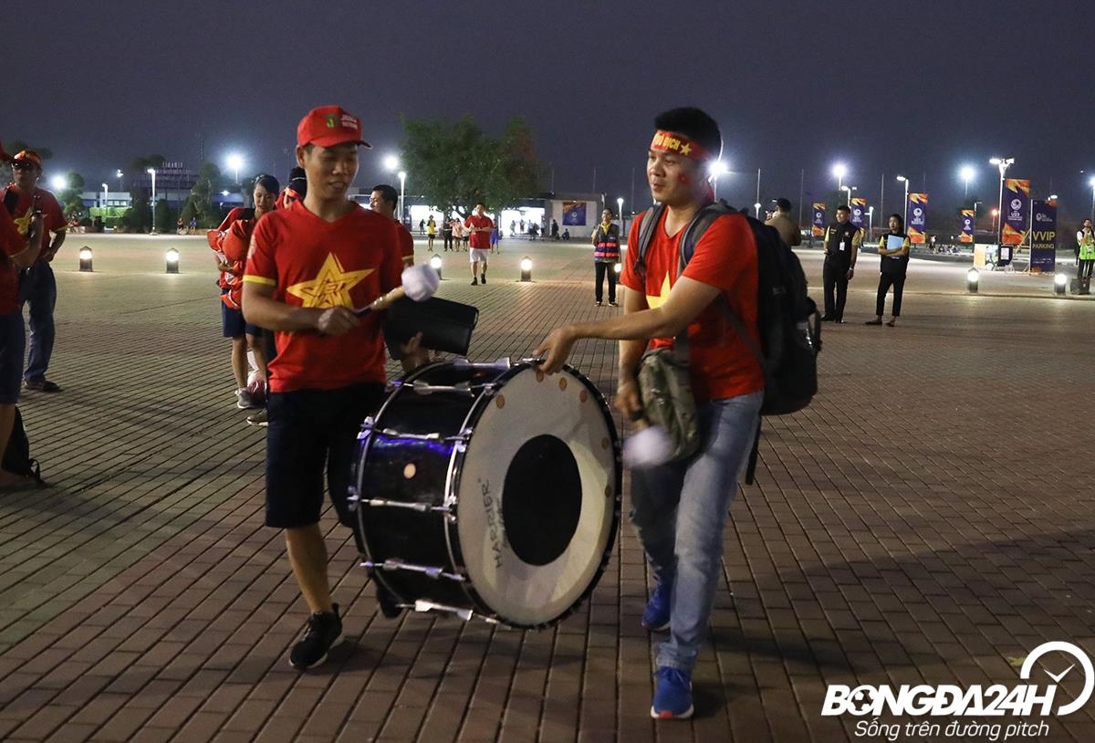 ngam nhieu cdv nu xinh dep va cuong nhiet toi co vu u23 viet nam