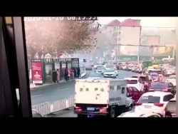 video can canh may bay ukraine lien tiep trung 2 ten lua cua iran