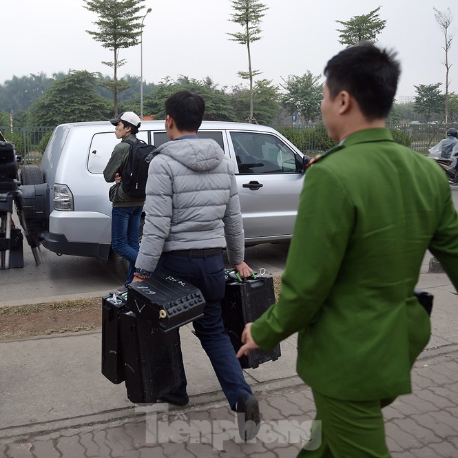 hang loat cay atm that thu vi dong nguoi keo toi rut tien ve que an tet