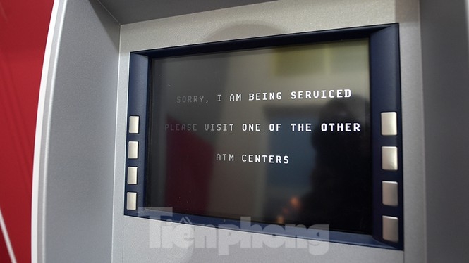 hang loat cay atm that thu vi dong nguoi keo toi rut tien ve que an tet