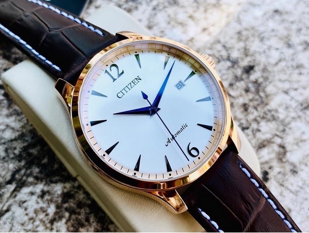 69 mau dong ho nam day da sieu dep don xuan 2020