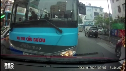dinh chi tai xe xe buyt hanh hung khach o tphcm