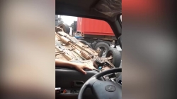 video container dam vo dai phan cach tren quoc lo 1a