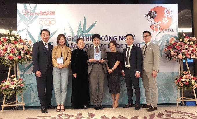 chu nhan cuon khong the guc nga them mot lan khoi nghiep