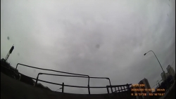 video hai thanh nien chet tham sau khi phong xe may xe gio lao thang vao o to
