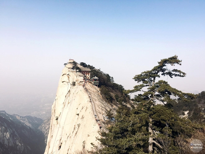 con duong tu than dan len hoa son hut hang trieu du khach