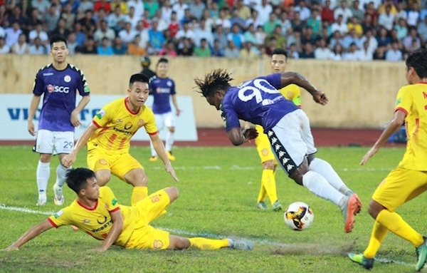 tran ha noi fc vs nam dinh co the bi hoan vi dich covid 19