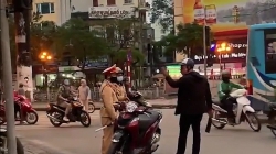 video su that vu nam thanh nien cam dao dung noi chuyen voi csgt