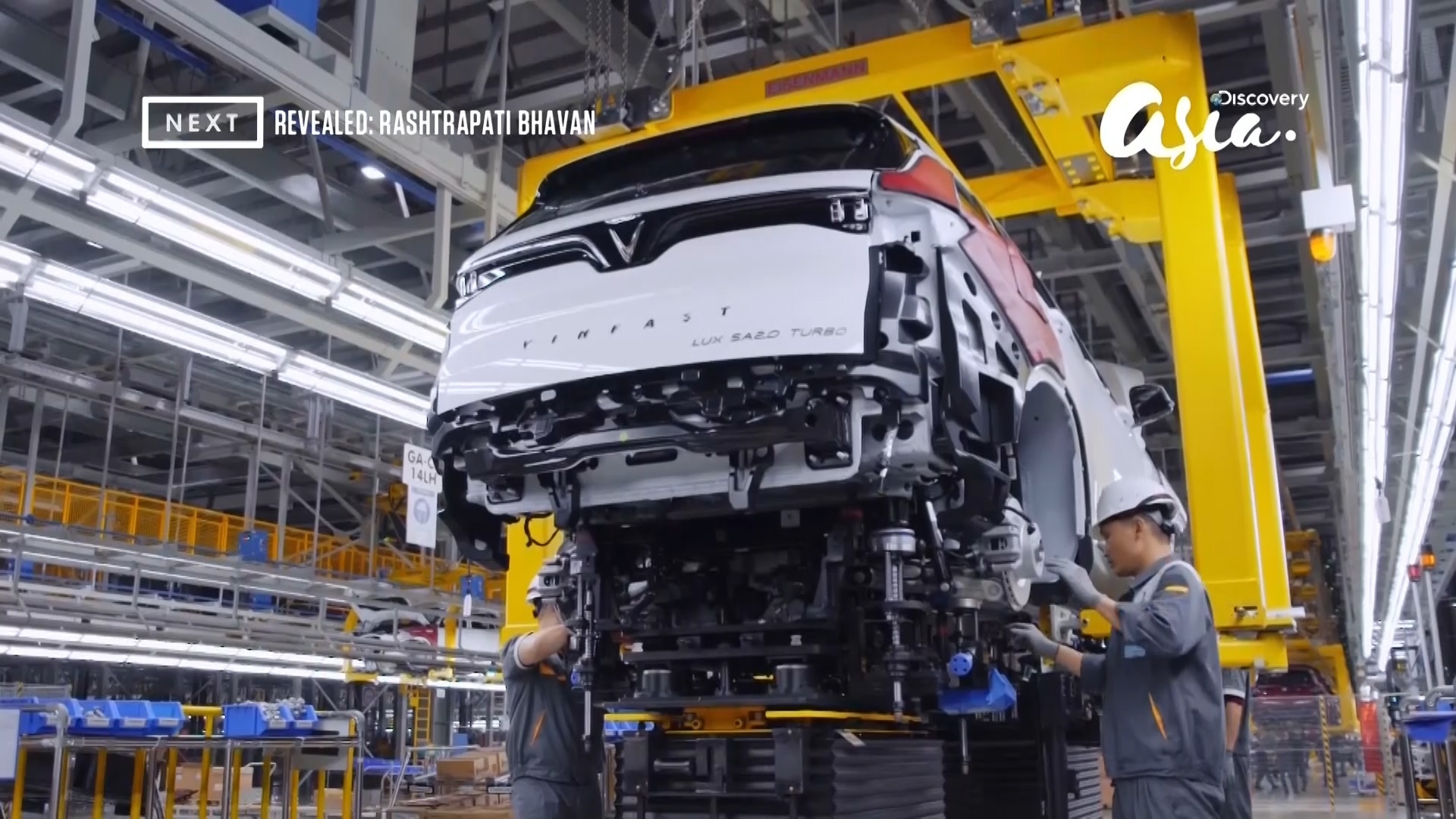 discovery channel vinfast dang tang toc toi tuong lai