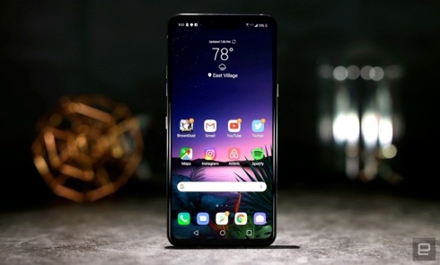la lung chiec smartphone doc tinh mach tren long ban tay de mo khoa cua lg