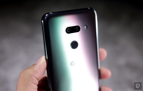 la lung chiec smartphone doc tinh mach tren long ban tay de mo khoa cua lg