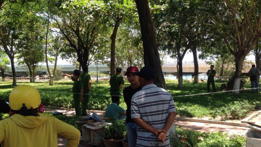 Hai nhóm giang hồ nổ súng vì ...tranh mua bánh mì ở Quy Nhơn hai nhom giang ho no sung vi tranh mua banh mi o quy nhon