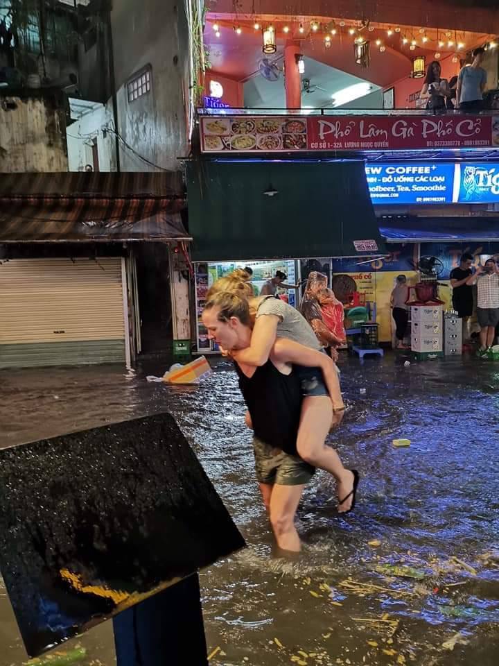 Ảnh, video: Hà Nội ngập lụt sau cơn mưa như trút anh video ha noi ngap lut chap dien toe lua kinh hoang trong con mua nhu trut ky nghi le 304