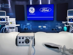 ford tang xe transit cuu thuong ap luc am cho benh vien nhiet doi trung uong