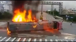 an giang cha y xe bon cho xang 1 nguo i che t 2 nguo i bi bo ng na ng