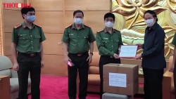 hoi huu nghi viet nam rumani trao 100 trieu dong cho mttq viet nam ung ho phong chong dich covid 19