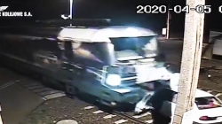 minh tu va hang loat sao viet bi ket lai o noi dang la tam dich covid 19