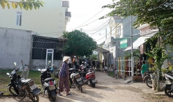 Con về nhà thấy bố mẹ chết trên vũng máu, đầy thương tích