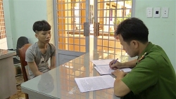 Rút dao bấm phóng chết người chỉ vì ... chứng minh thư