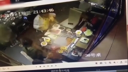 video ro ri khi gas nha hang no tung nhu bom