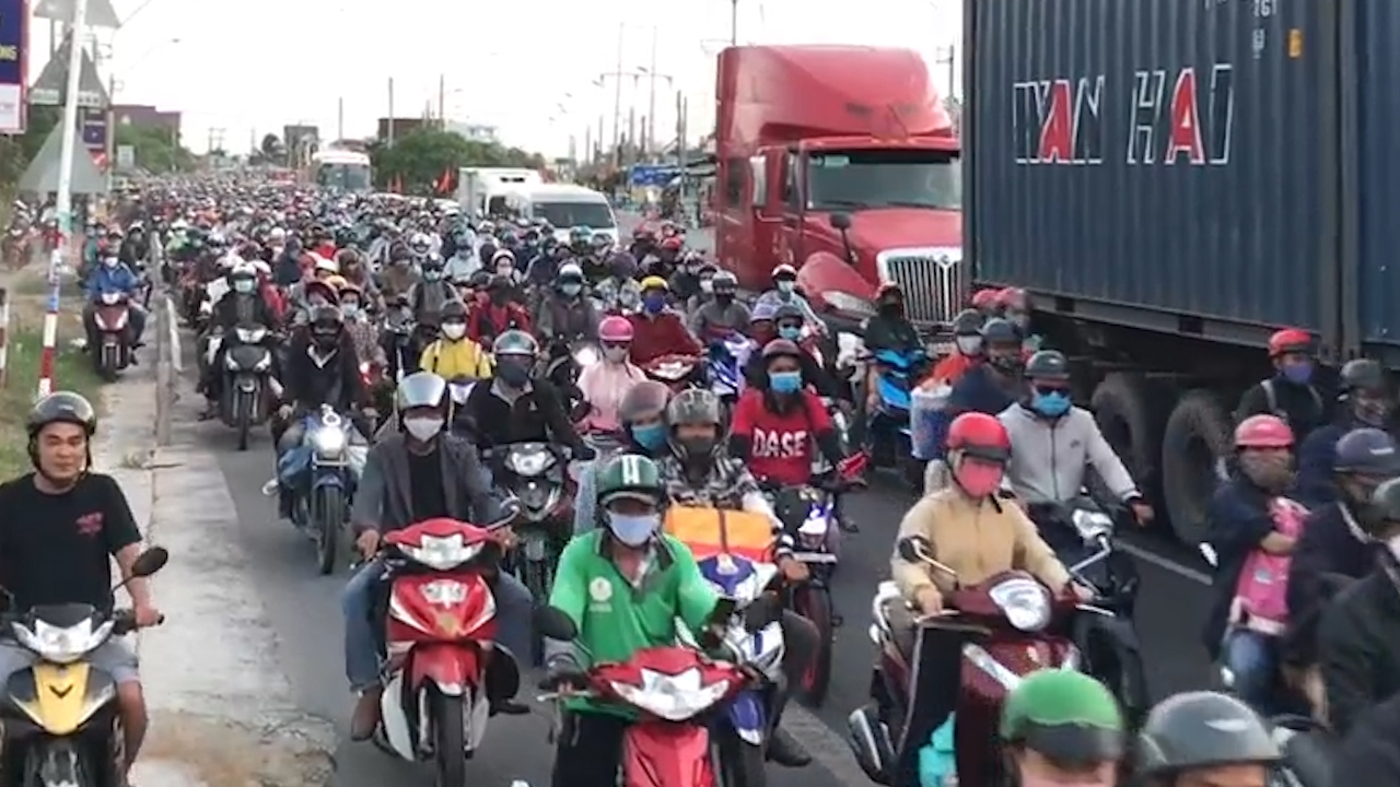 Video: Giao thông Hà Nội và TP. HCM chiều tối ngày cuối cùng nghỉ lễ 30/4-1/5