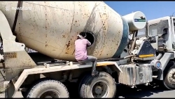 video canh sat bi duoi danh khi yeu cau chap hanh lenh phong toa phong covid 19