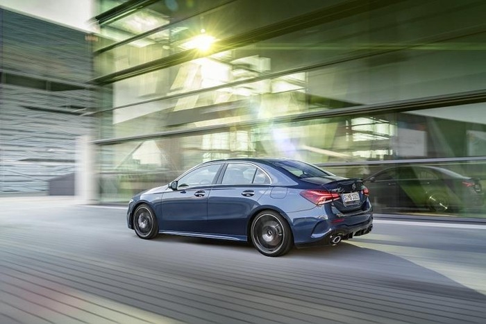 mercedes benz viet nam ra mat 3 mau xe the thao moi amg
