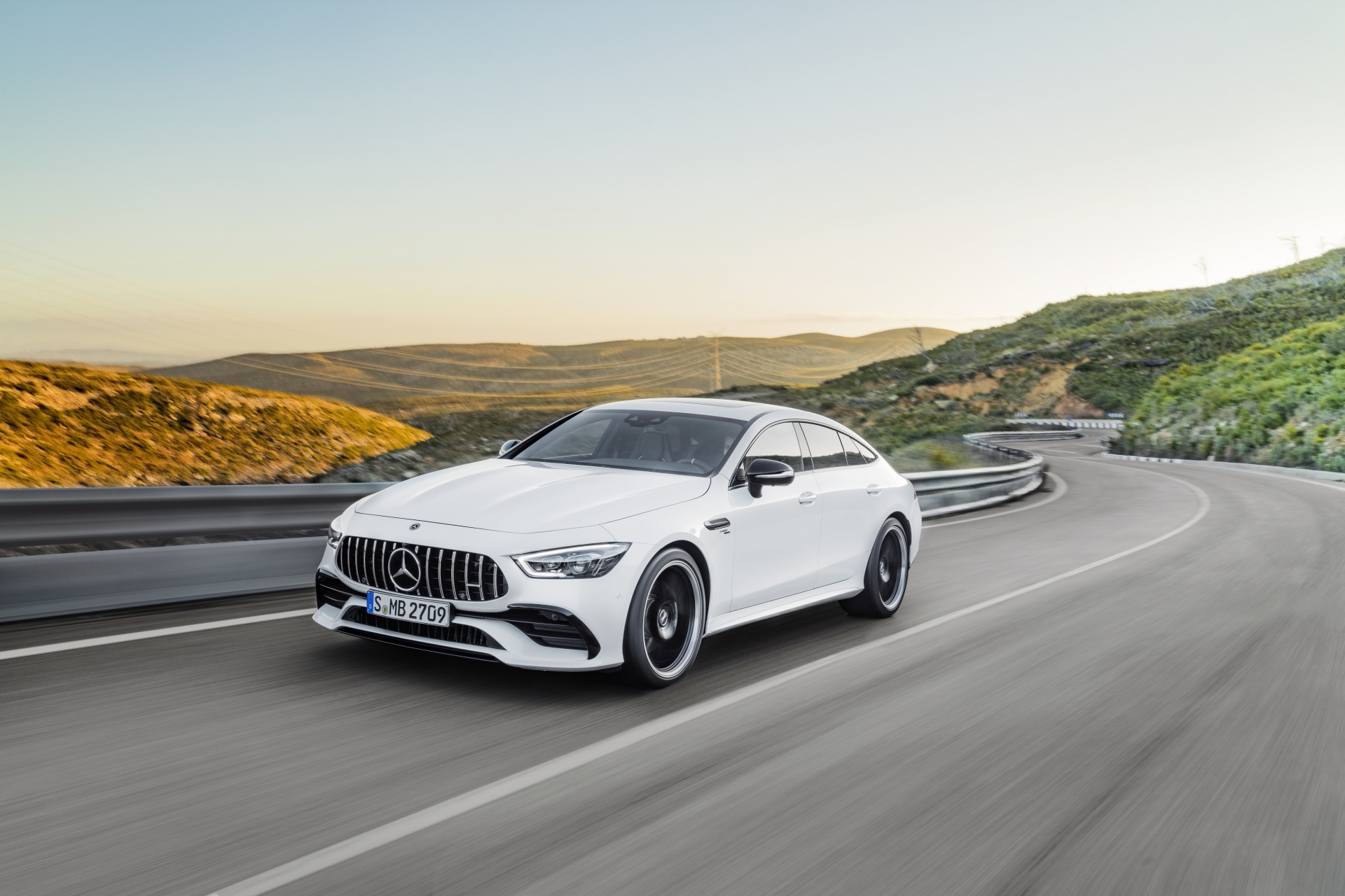 mercedes benz viet nam ra mat 3 mau xe the thao moi amg
