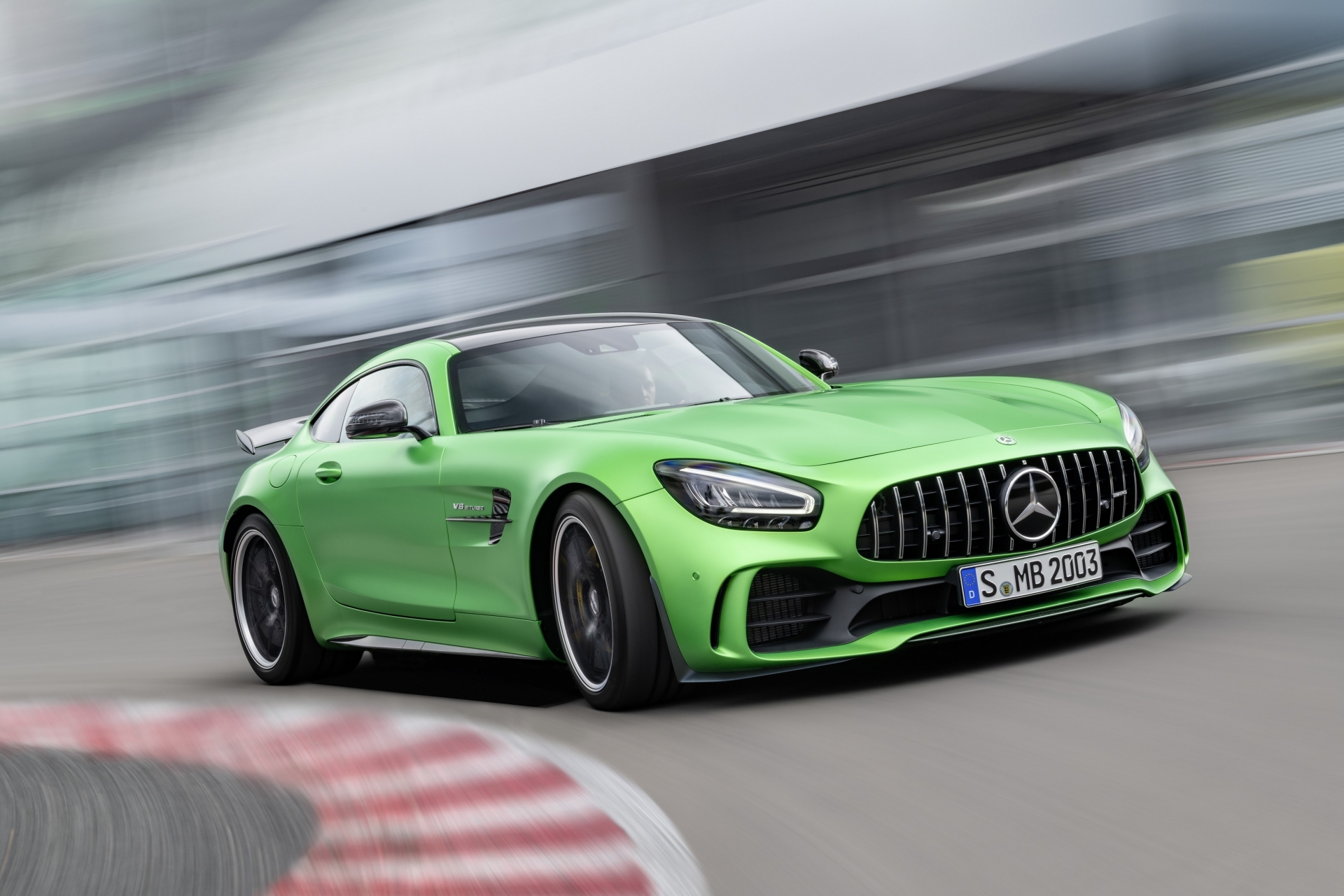 mercedes benz viet nam ra mat 3 mau xe the thao moi amg