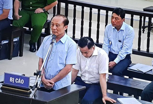 nhung hinh anh cua vu nhom va 2 cuu tuong cong an tai toa phuc tham ngay 106