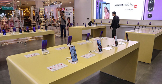 Hé lộ số tiền "khủng" Huawei thiệt hại sau trừng phạt của Mỹ he lo so tien khung huawei thiet hai sau trung phat cua my